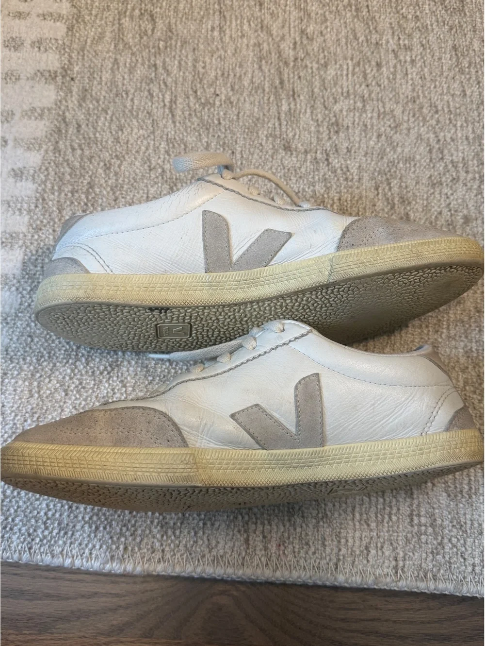 Veja Women's Sneakers in White and Beige - Size 9